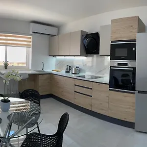 https://seaside-apartment-in-gzira.hotelssaintjulians.com